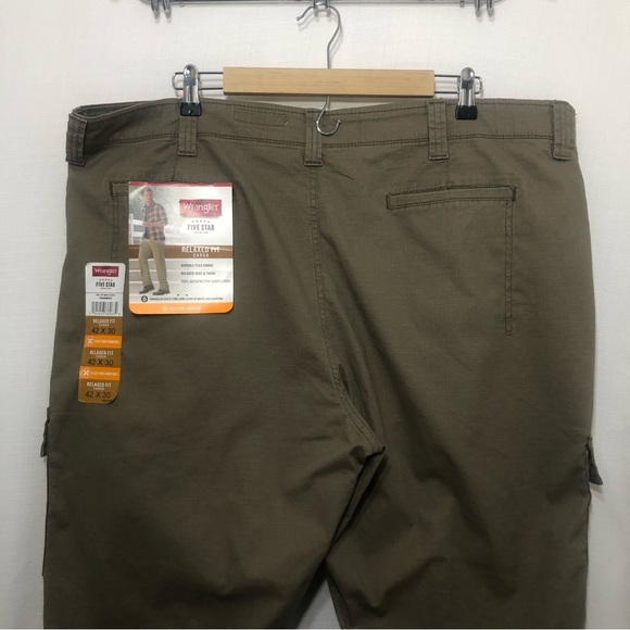 WRANGLER® Men’s 5 STAR Premium Relaxed Fit Flex Cargo Pant In Barley 42 X 30 - Picture 8 of 16